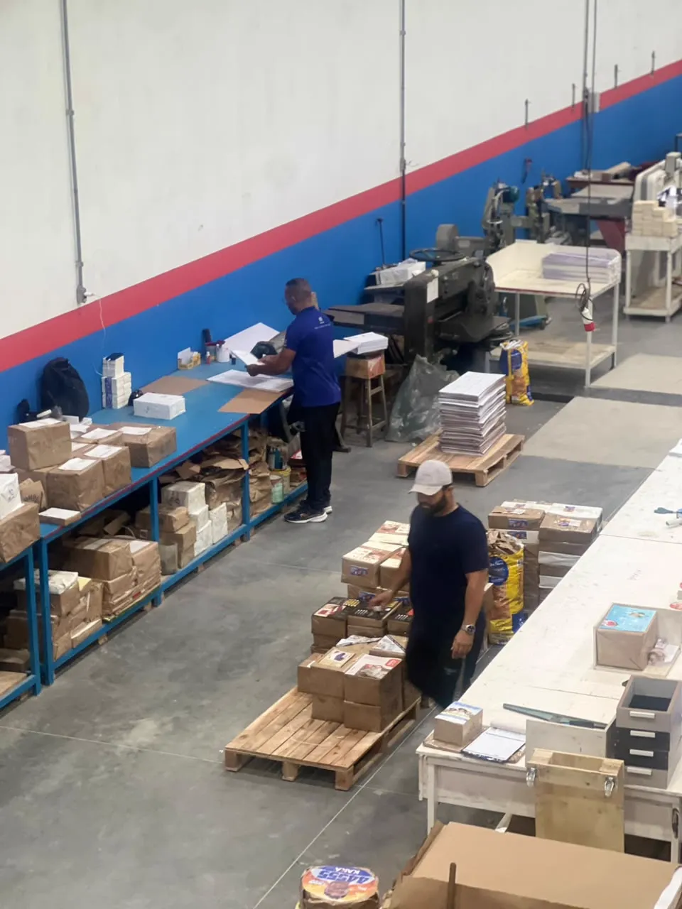 Vista aérea do galpão: separação e conferência de pedidos